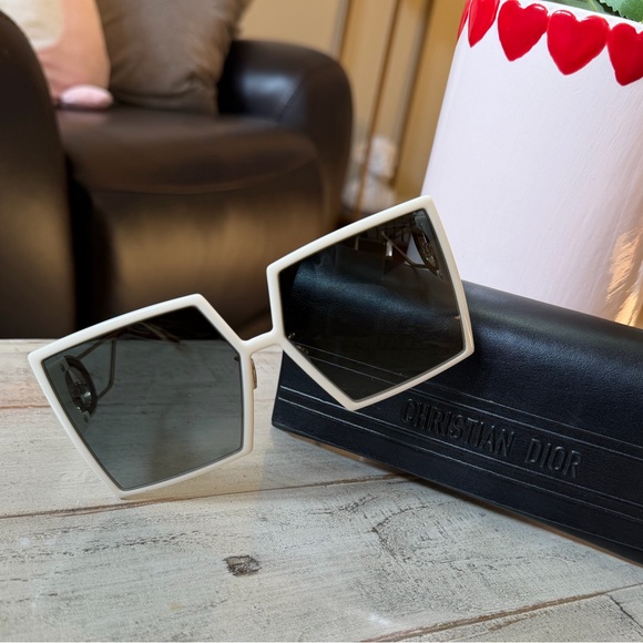 Christian Dior ✨ 30Montaigne Sunglasses main image 8
